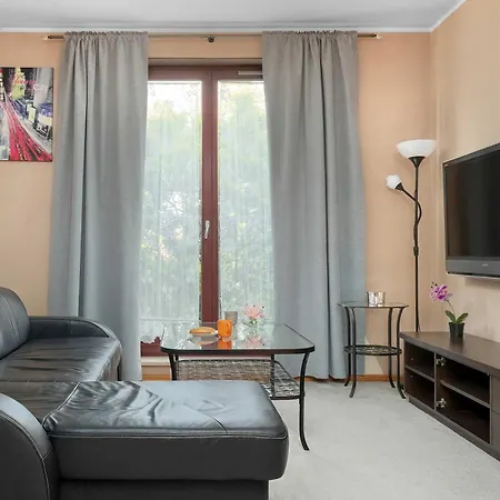 Stylish In An Ideal Location With Parking In By Renters *