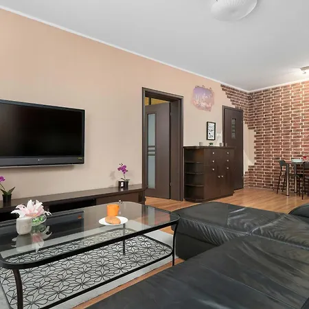 Stylish In An Ideal Location With Parking In By Renters * Łódź