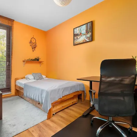 Stylish In An Ideal Location With Parking In By Renters Appartamento *