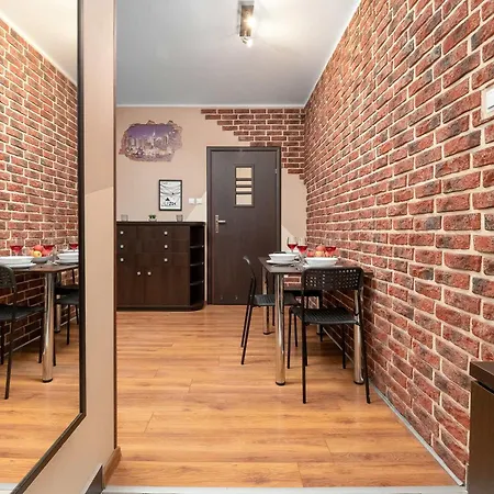Stylish In An Ideal Location With Parking In By Renters