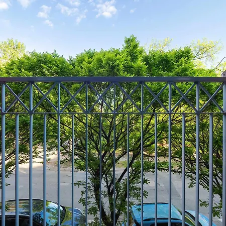 Stylish In An Ideal Location With Parking In By Renters Łódź